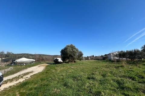 Rovinj, kućica sa velikom okućnicom od 3082 m2