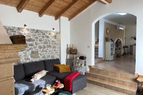 Lupoglav, Istra, kuća za odmor s bazenom