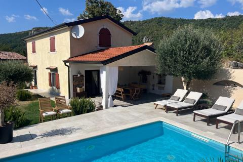 Lupoglav, Istra, kuća za odmor s bazenom