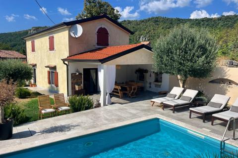 Lupoglav, Istra, kuća za odmor s bazenom