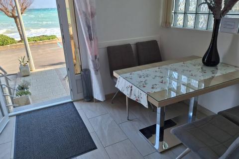 Baška - prekrasan stan na samom moru 54m2