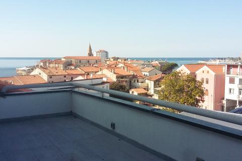Istra, Umag centar - penthouse apartman, terasa, pogled na more