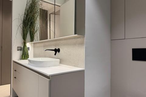 Grad Krk - stan u prizemlju s bazenom, novogradnja, 150m do mora