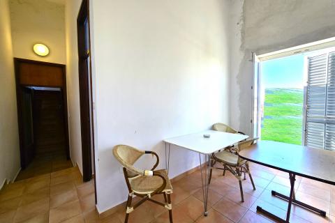 Istra, Rovinj, blizu morja, 3 spalnice, odličen apartma za najem  Remax Real Estate Center poudarja:  Na odlični lokaciji v Rovinju, le 450m od plaž, prodajamo to nepremičnino. Gre za stanovanje, ki se nahaja v pritličju stanovanjske stavbe, ki ima skupaj