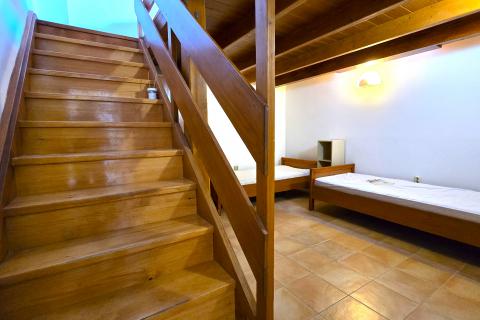 Istra, Rovinj, blizu morja, 3 spalnice, odličen apartma za najem  Remax Real Estate Center poudarja:  Na odlični lokaciji v Rovinju, le 450m od plaž, prodajamo to nepremičnino. Gre za stanovanje, ki se nahaja v pritličju stanovanjske stavbe, ki ima skupaj