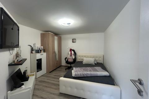 Poreč, okolica, renovirana istarska kuća sa zemljištem i konobom