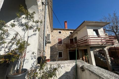 Poreč, okolica, renovirana istarska kuća sa zemljištem i konobom