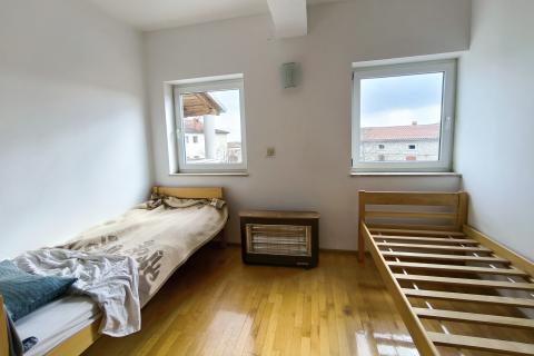 Istra, Marčana - poslovni prostor i stan za najam