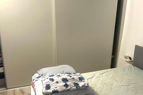 Istra, Rovinj-visoko pritličje, staro mestno jedro, prenovljeno, 40m2 na čudovitem trgu  Na odlični lokaciji, na enem od romantičnih starih mestnih trgov, prodajamo to zelo svetlo stanovanje. Gre za visoko pritličje lepe avtohtone stavbe, ki ima 40 m 2 up