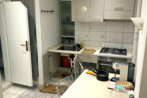 Istra, Rovinj-visoko pritličje, staro mestno jedro, prenovljeno, 40m2 na čudovitem trgu  Na odlični lokaciji, na enem od romantičnih starih mestnih trgov, prodajamo to zelo svetlo stanovanje. Gre za visoko pritličje lepe avtohtone stavbe, ki ima 40 m 2 up