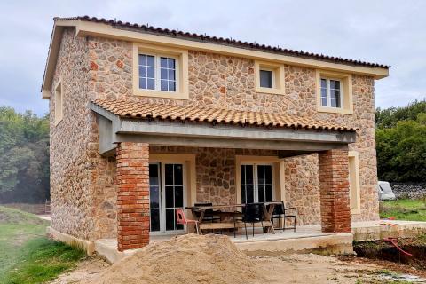 OTOK KRK,dvije kuće sa bazenima na prodaju 