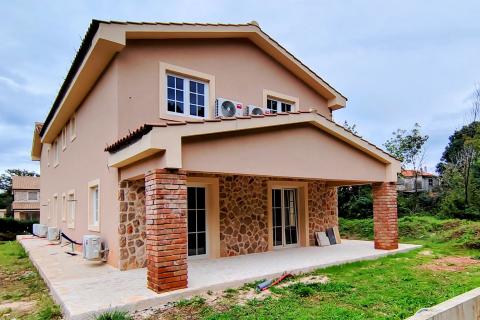 OTOK KRK,dvije kuće sa bazenima na prodaju 