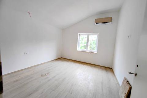 OTOK KRK,dvije kuće sa bazenima na prodaju 