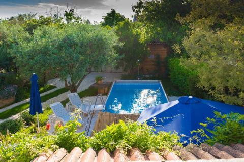 Pula, Šišan-kamena kuća za dugoročni najam