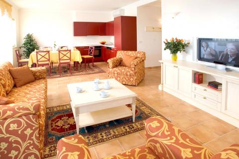 Istra, Umag - apartman prizemlje, terasa, lift, pogled more, plaža, bazen, golf