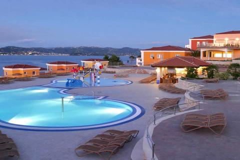 Istra, Umag - apartman prizemlje, terasa, lift, pogled more, plaža, bazen, golf
