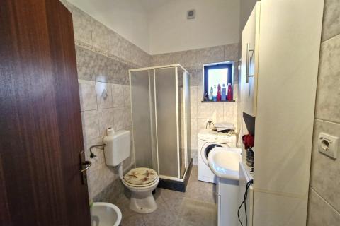 Istra, Rakalj- prizemnica s bazenom i dodatnim objektom