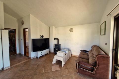 Istra, Rakalj- prizemnica s bazenom i dodatnim objektom