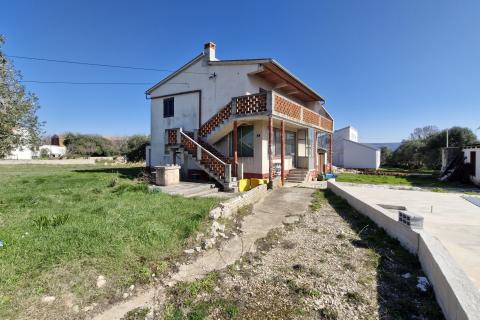 Istria, Rakalj – House with a pool and building plot