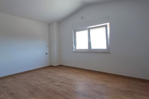 Istra,Štokovci-kuća s bazenom i okućnicom