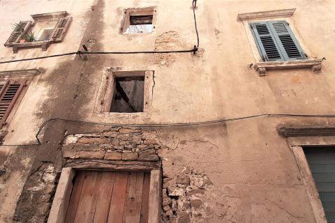 Istra, Buje- kuća u nizu za adaptaciju