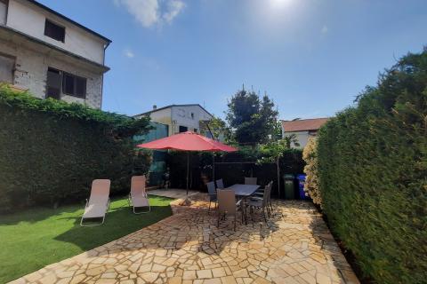 Istra, Pješčana uvala, - kuća s tri apartmana