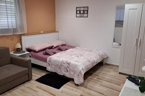 Istra, Pješčana uvala, - kuća s tri apartmana