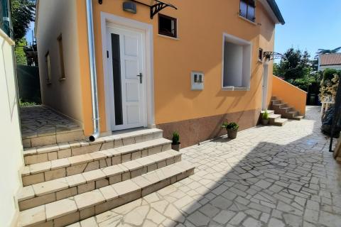 Istra, Pješčana uvala, - kuća s tri apartmana