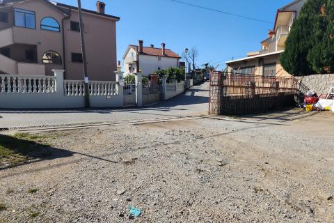 Rijeka, Zamet - ograđen teren za najam, 900m2