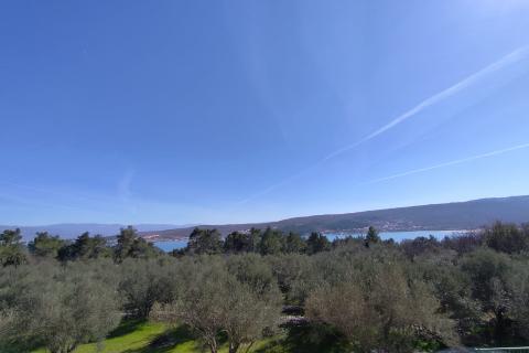 Krk, Čižići, dvosoban stan u blizini mora, novogradnja