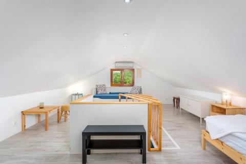 OTOK KRK,VRBNIK kuća sa bazenom i okućnicom