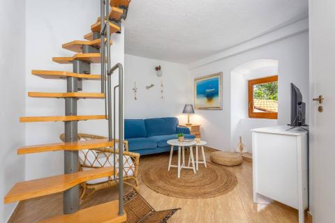 OTOK KRK,VRBNIK kuća sa bazenom i okućnicom