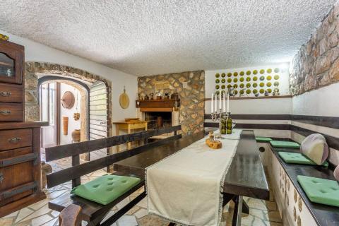 OTOK KRK,VRBNIK kuća sa bazenom i okućnicom