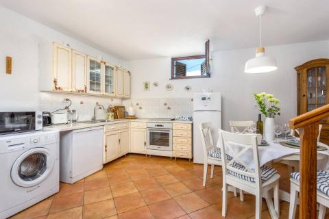 OTOK KRK,VRBNIK kuća sa bazenom i okućnicom