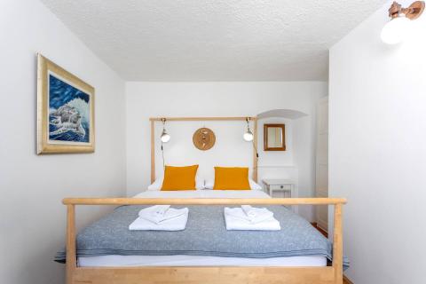 OTOK KRK,VRBNIK kuća sa bazenom i okućnicom