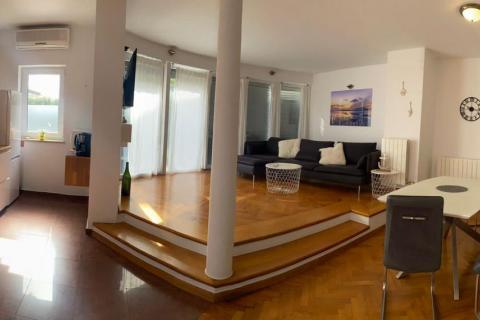 Istra, Rovinj, Kuća s deset apartmana na odličnoj poziciji