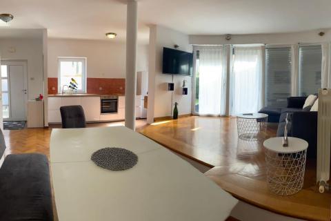 Istra, Rovinj, Kuća s deset apartmana na odličnoj poziciji