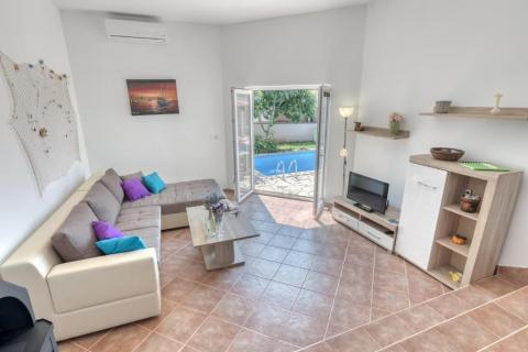 House okolica Pule, Pula, 350m2