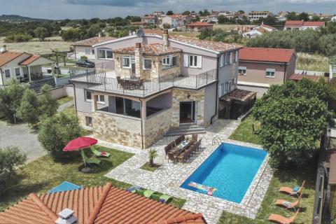 House okolica Pule, Pula, 350m2