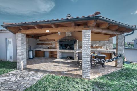 House okolica Pule, Pula, 350m2