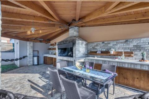 House okolica Pule, Pula, 350m2