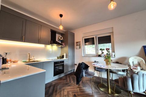 RIJEKA,KASTAV- NOVOGRADNJA, stan 68,95 m2, parking, terasa, pogled na more