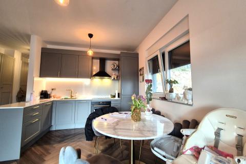 RIJEKA,KASTAV- NOVOGRADNJA, stan 68,95 m2, parking, terasa, pogled na more