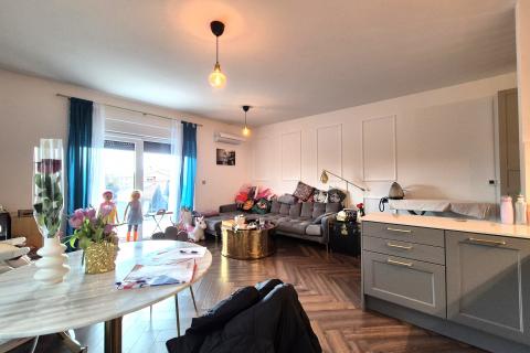 RIJEKA,KASTAV- NOVOGRADNJA, stan 68,95 m2, parking, terasa, pogled na more