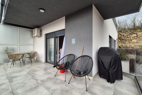 RIJEKA,KASTAV- NOVOGRADNJA, stan 68,95 m2, parking, terasa, pogled na more