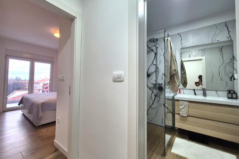 RIJEKA,KASTAV- NOVOGRADNJA, stan 1S+DB, parking, terasa, pogled na more