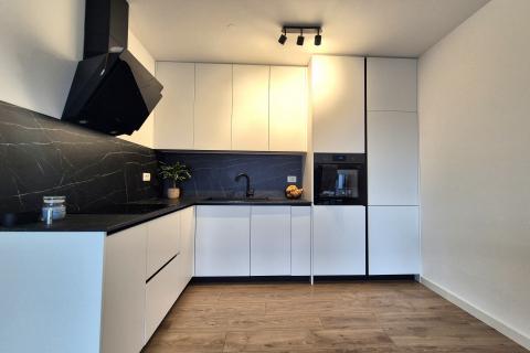 RIJEKA,KASTAV- NOVOGRADNJA, stan 1S+DB, parking, terasa, pogled na more