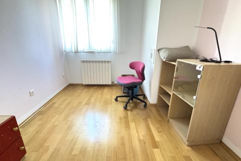 Rijeka, Hosti, dvosoban stan 65m2, parking, okućnica