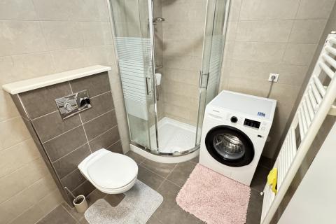 Rijeka, Hosti, dvosoban stan 65m2, parking, okućnica