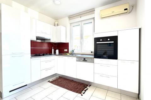 Rijeka, Hosti, dvosoban stan 65m2, parking, okućnica